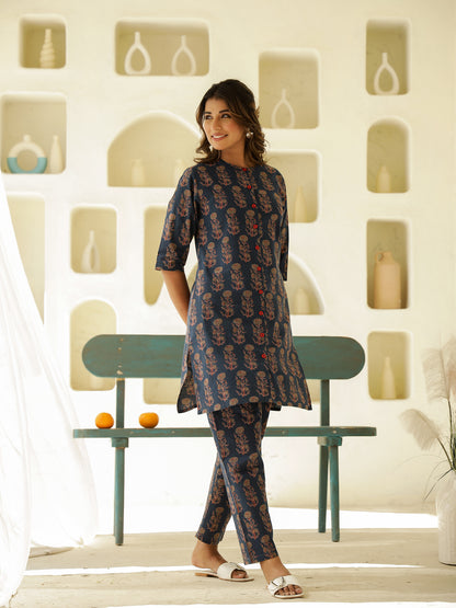 Blue Cotton Three-Quarter Sleeves Floral Kurta & Pyjama