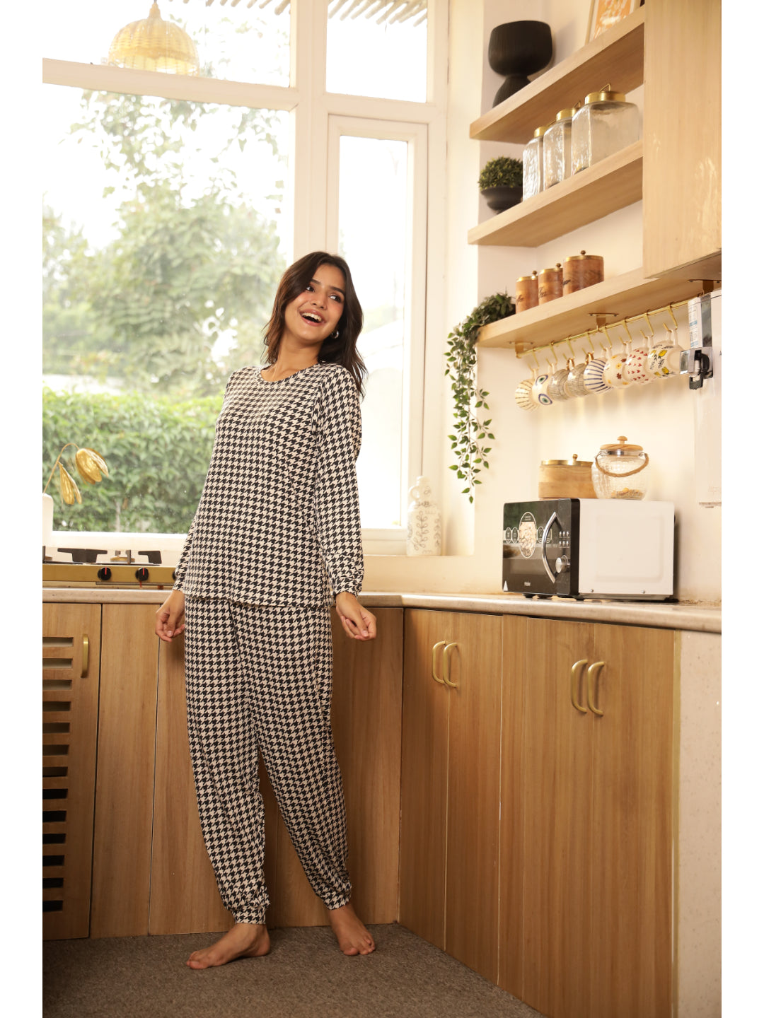 Black Abstract Full Sleeves T-shirt & Pyjamas