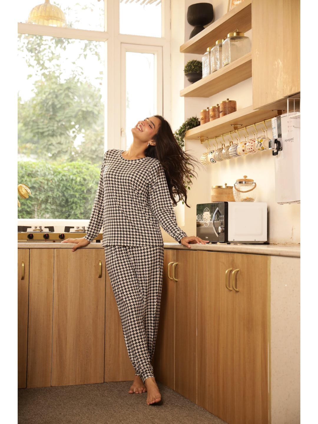 Black Abstract Full Sleeves T-shirt & Pyjamas