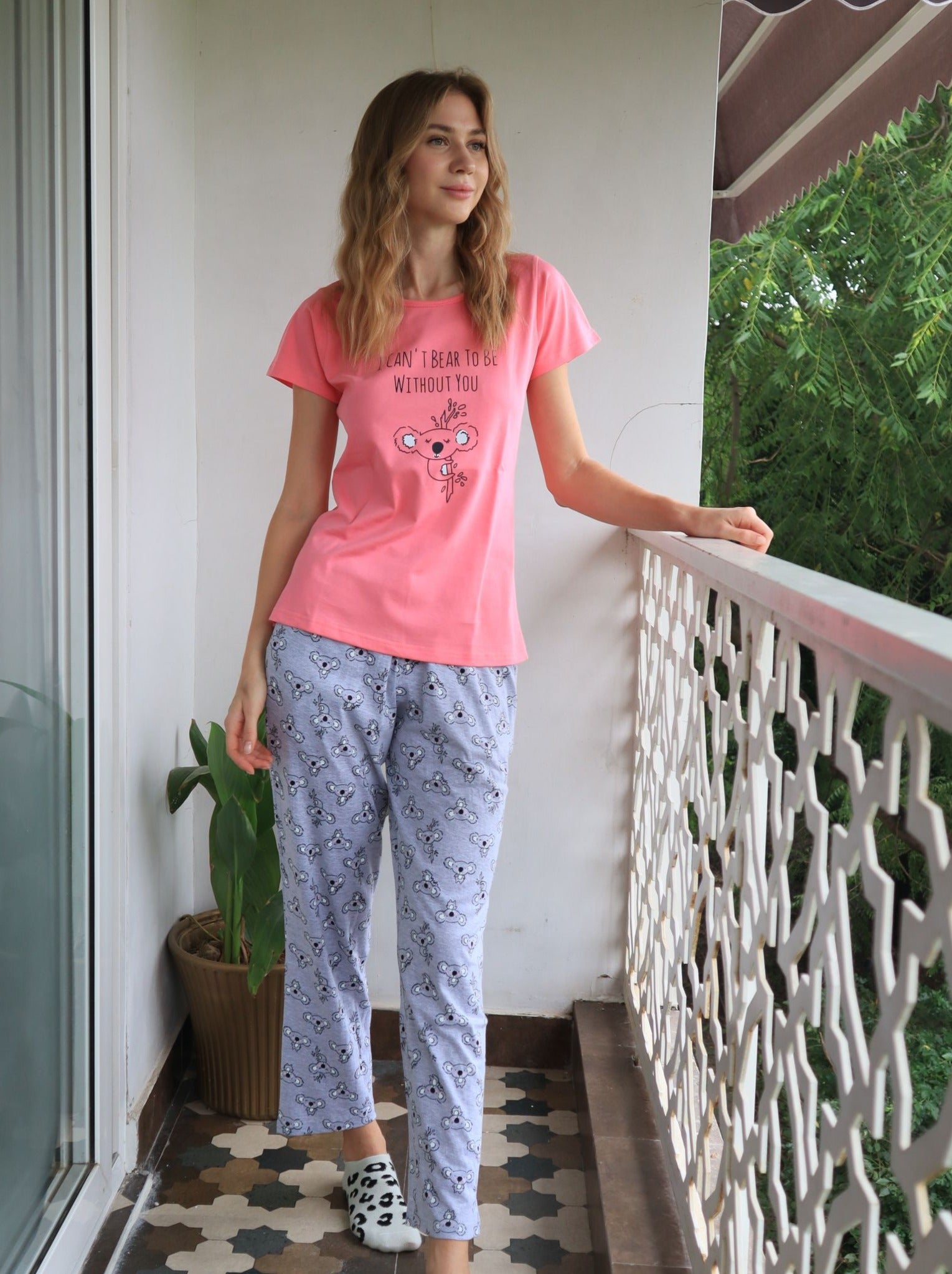 C1127 Women T-shirt & Pyjamas - Clt.s